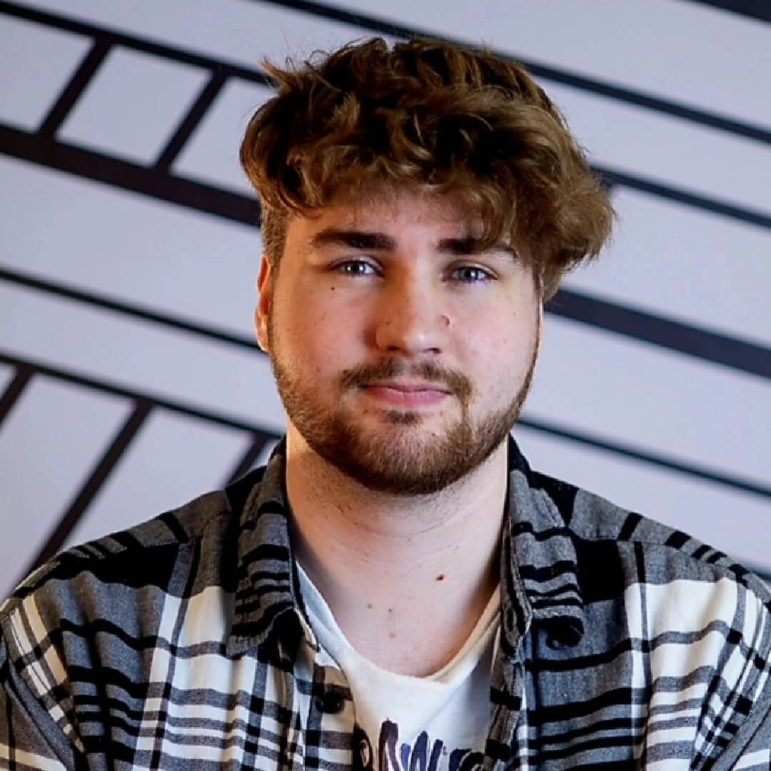 Head and shoulders picture of Tom Long.